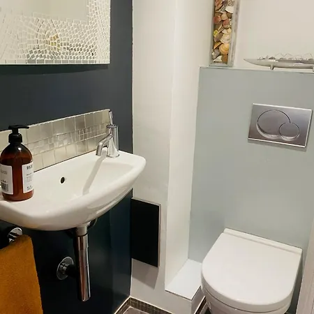 1 Bed Sleeps 4 Mezzanine -wifi -tv * Parigi