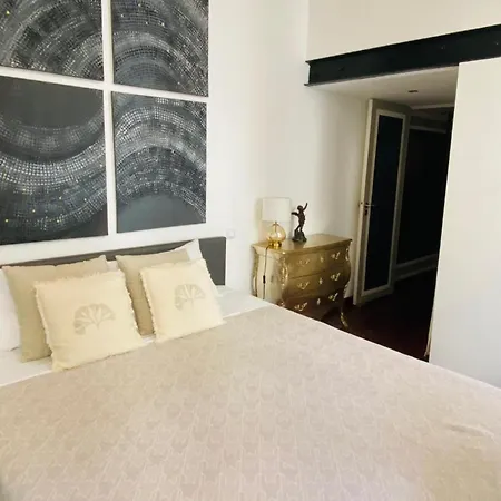 1 Bed Sleeps 4 Mezzanine -wifi -tv * Parigi